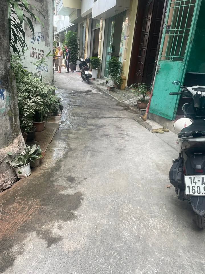 Nhà bán chính chủ tại phường Hà Tu, Hạ Long 31m² giá 2 tỷ - Ô tô đỗ gần nhà!