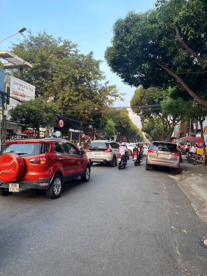 Bán Nhà Mặt Tiền Đường Trương Định, Biên Hòa 320m² giá 26 tỷ - Kinh doanh sầm uất!