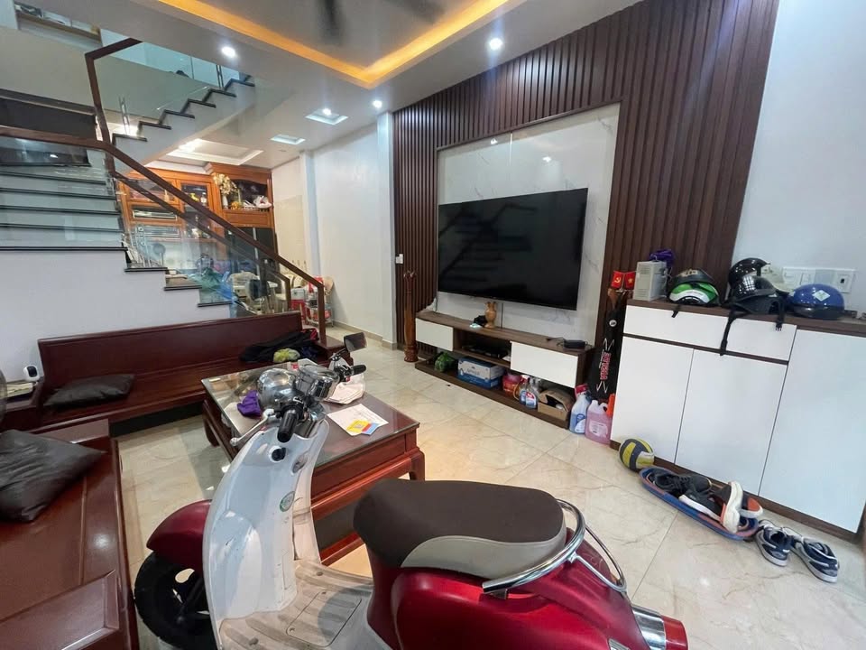 Nhà 4 Tầng Lô Góc Kinh Doanh Thành Thái, Quận 10 – Giá Chỉ 8 Tỷ!