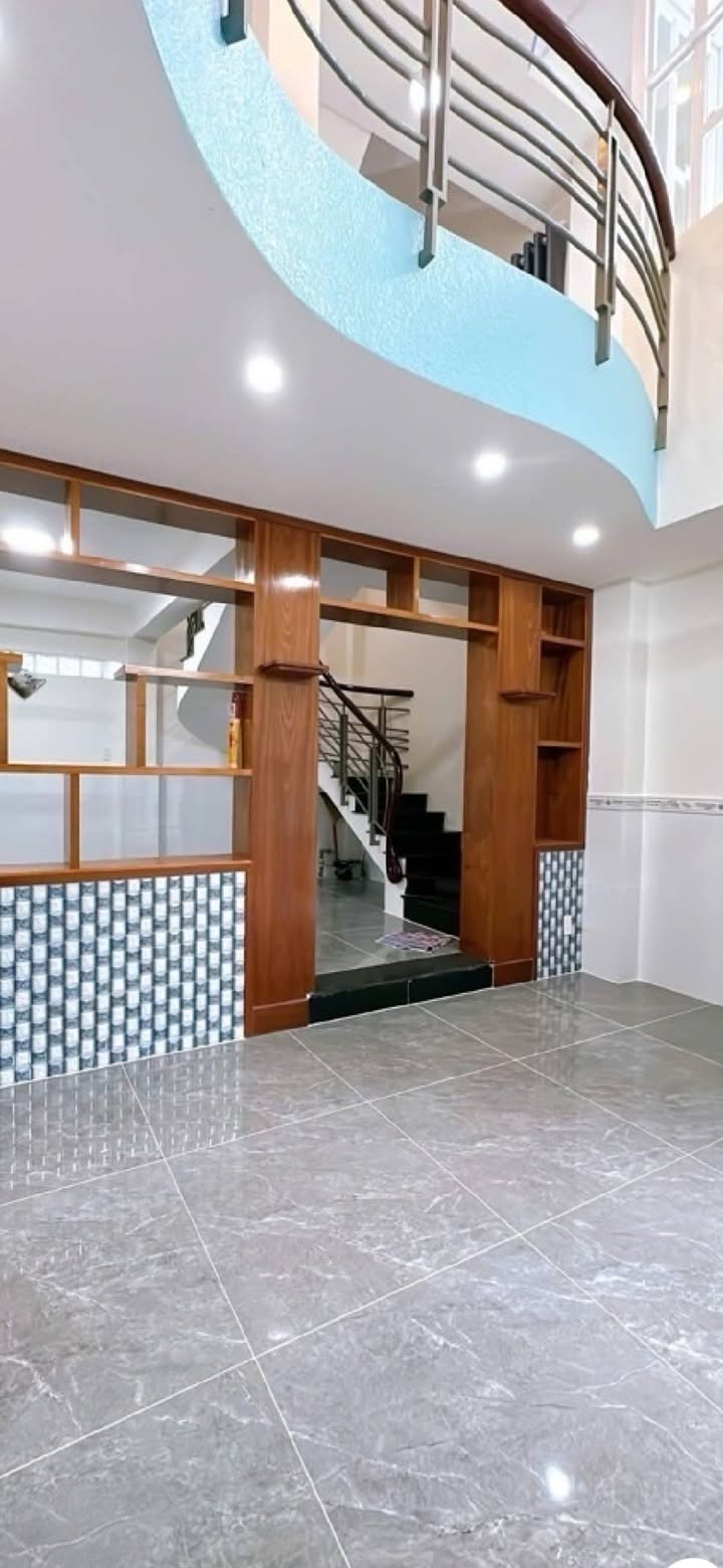 Nhà đẹp 5 tầng Quận 4, 40m² giá 5 tỷ - Sẵn sàng ở ngay!