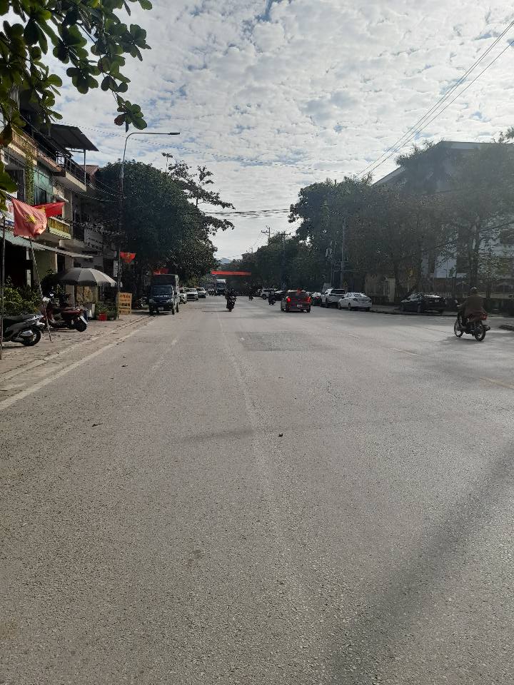 Nhà mặt phố 100m² đường 17/8, Tuyên Quang - Thiết kế hiện đại, kinh doanh sinh lời!