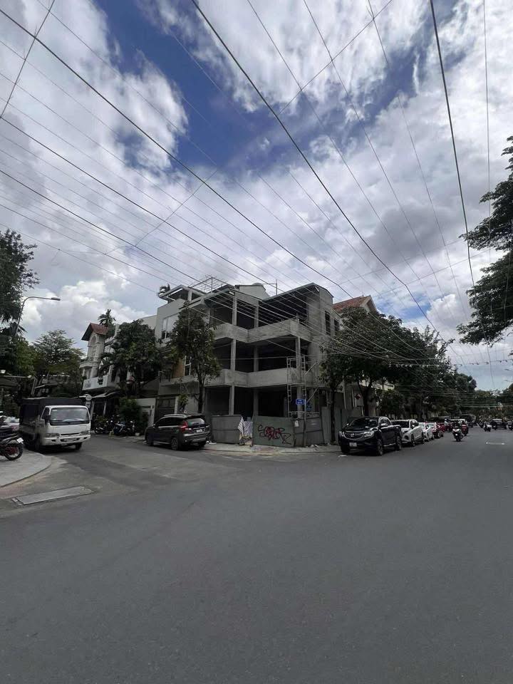 Cho thuê mặt bằng thương mại Phan Xích Long 220m² - Vị trí đắc địa cho thương hiệu của bạn!