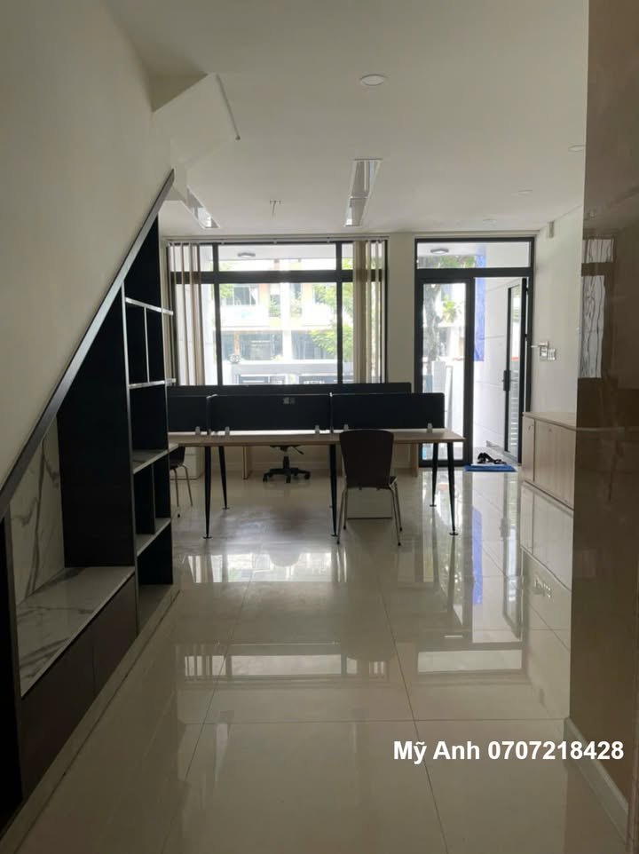 Cho thuê văn phòng tầng trệt Vạn Phúc City 75m² giá 12 triệu - Không gian thoáng mát, tiện ích đầy đủ!