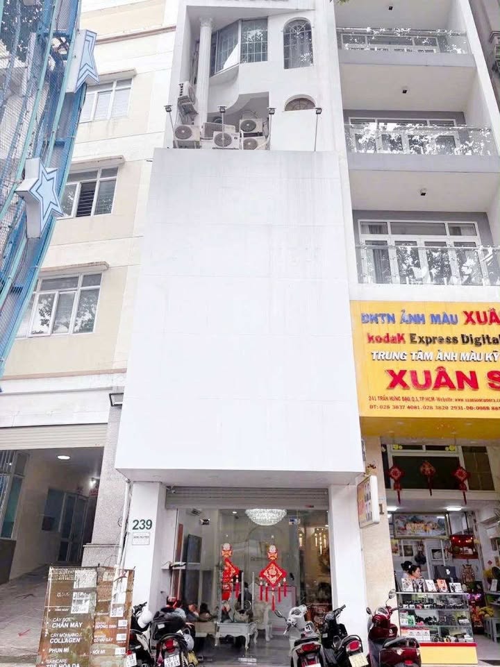 Cho thuê Front House Bến Thành 60m² giá 75 triệu - Hoạt động ngay không cần sửa chữa!