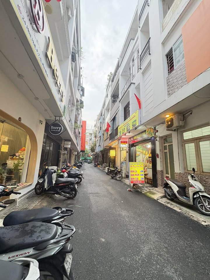 Nhà nguyên căn cho thuê tại đường Hoa Huệ, Phú Nhuận - 30 triệu/tháng, phù hợp làm văn phòng và căn hộ dịch vụ!