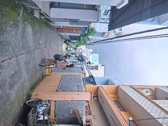 Nhà nhỏ hẻm rộng 30m² giá 1.5 tỷ - Phù hợp cho gia đình