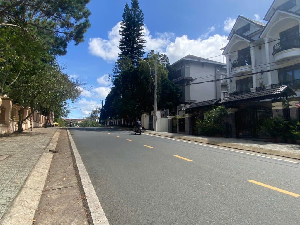 Cho thuê mặt bằng mặt tiền đường Trần Bình Trọng, phường Cam Ly, Đà Lạt 450m² - Kinh doanh ngay với giá 40 triệu!