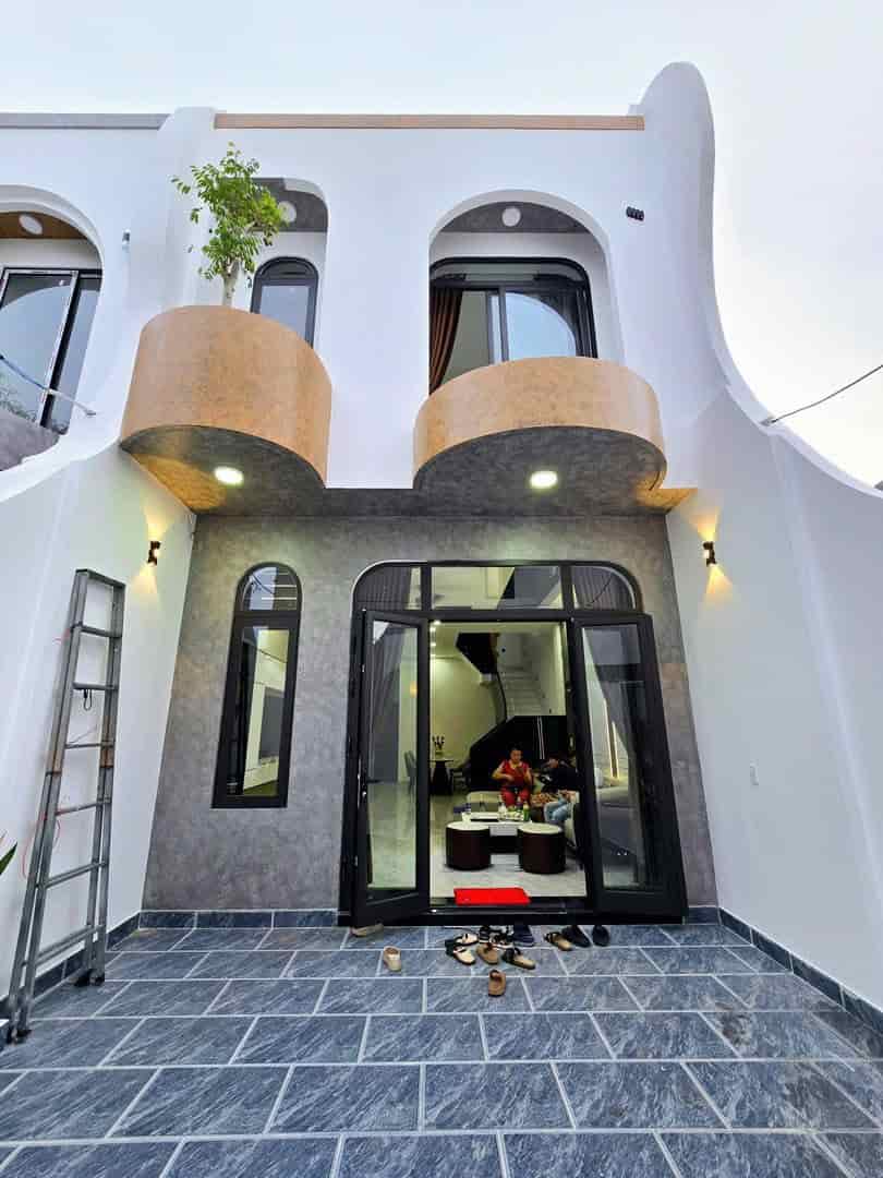 Nhà phố mới xây 100m² tại Thủ Dầu Một, giá chỉ 1.9 tỷ - Tặng nội thất!