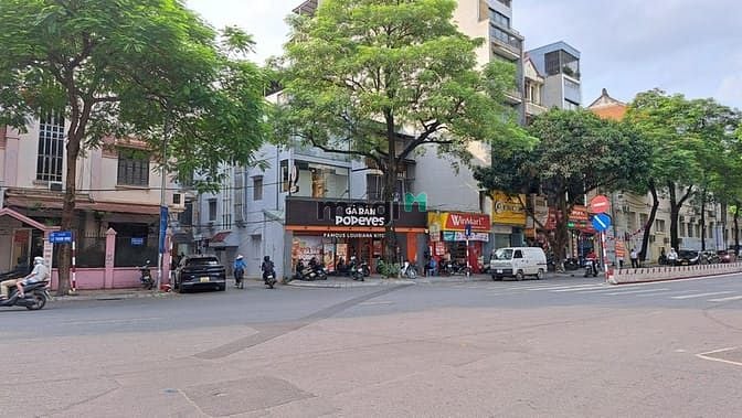 Bán nhà mặt phố Lê Thanh Nghị 108m² giá 65 tỷ - Lô góc 3 mặt tiền cực hiếm!