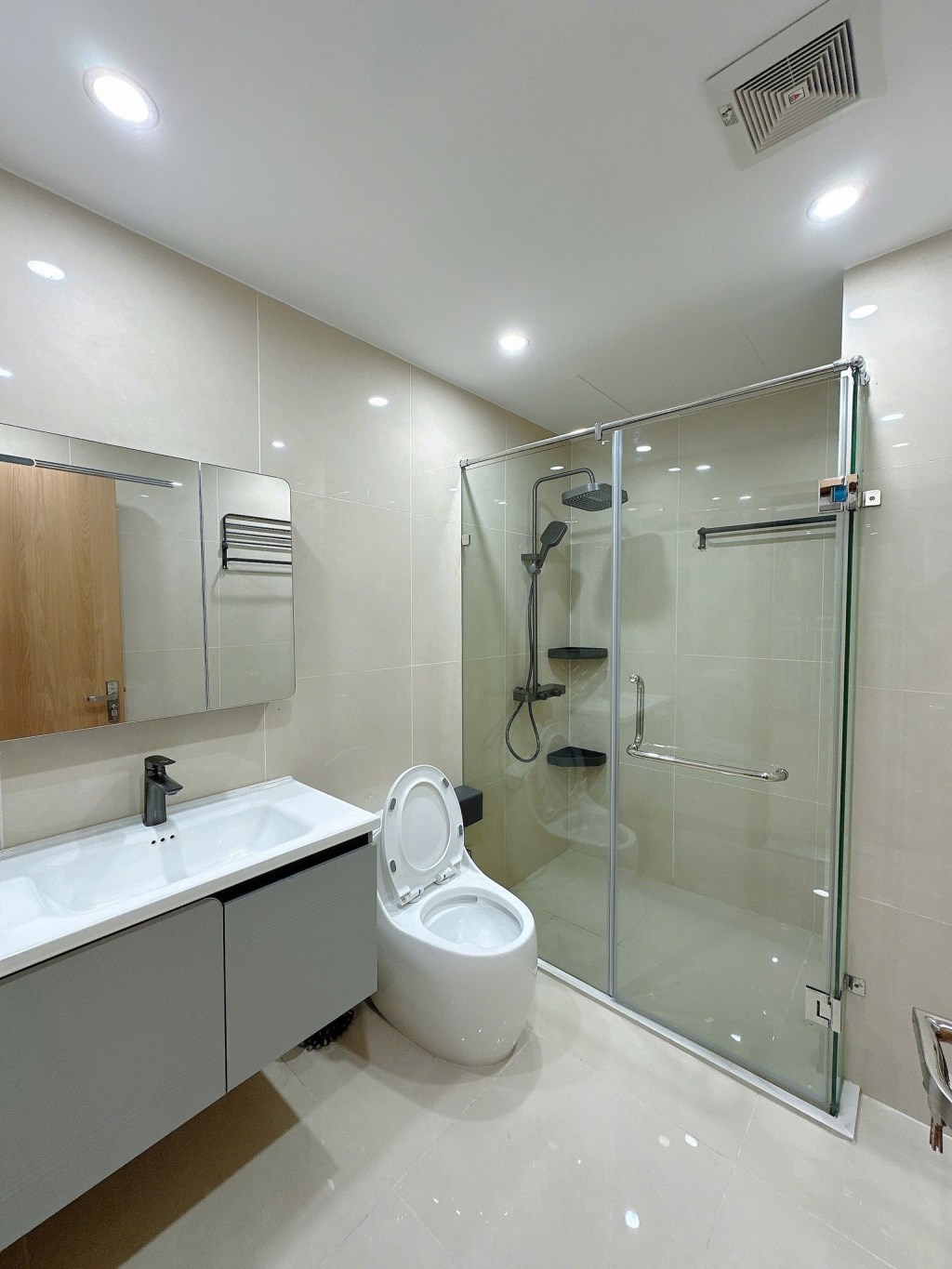 Căn hộ Lạc Long Quân 92m² giá 9.3 tỷ - View Hồ Tây tuyệt đẹp