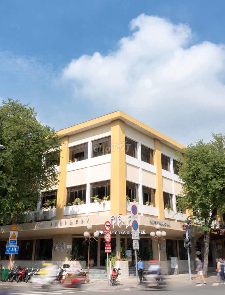 Văn phòng cho thuê 2 mặt tiền Lê Duẩn 400m² - Vị trí đắc địa ngay Nhà thờ Đức Bà