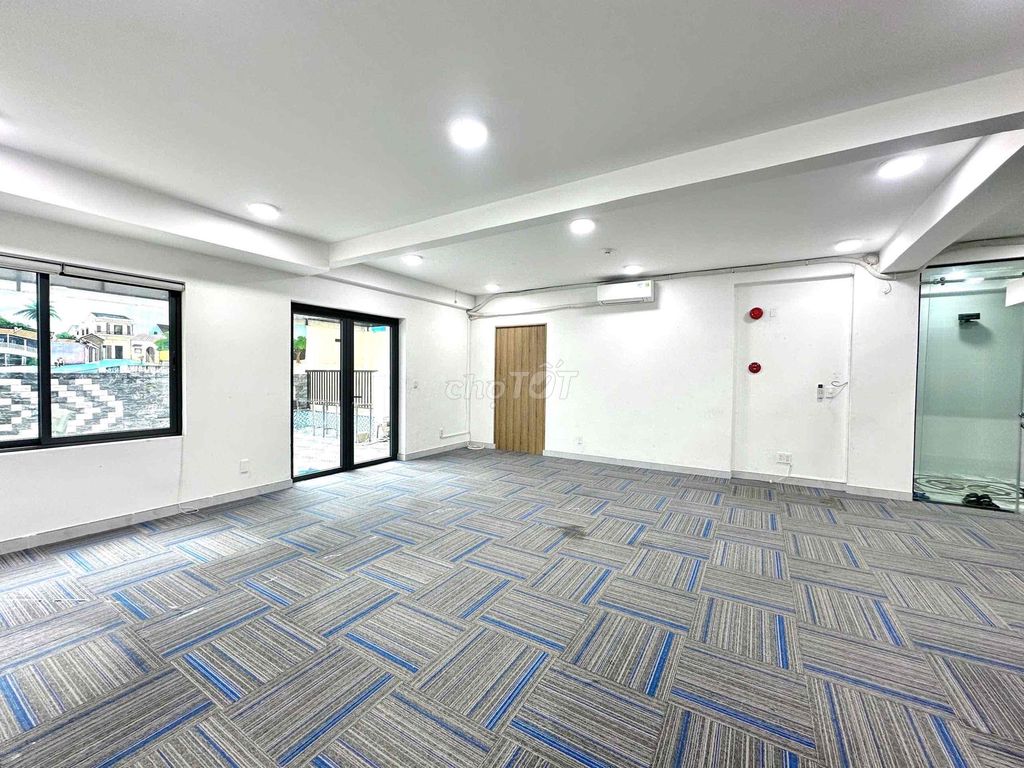 Văn phòng cho thuê mặt tiền Trần Mai Ninh 100m² giá chỉ 17 triệu - Đầy đủ tiện nghi!