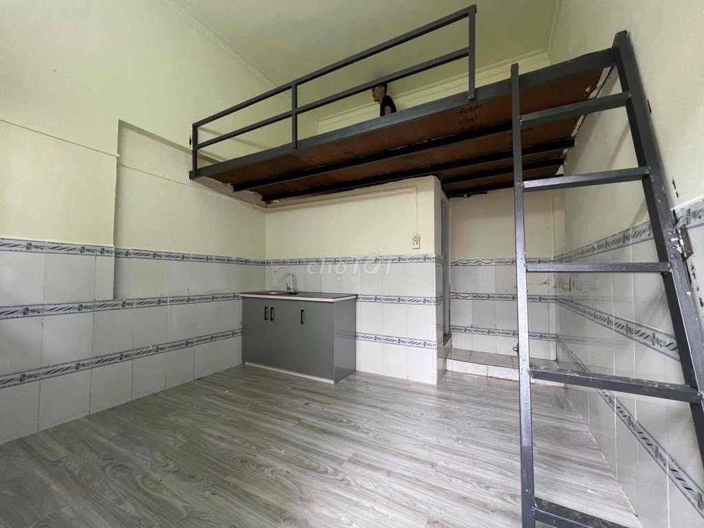 Phòng trọ mới có gác tại Tân Hương - Giá 3.1 triệu, giờ giấc tự do!