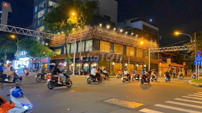 Cho thuê mặt tiền đường Pasteur, Quận 1 - Diện tích 800m², giá chỉ 330 triệu/tháng!