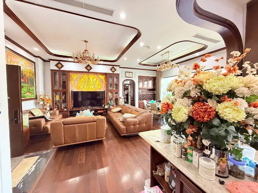 Căn hộ Lê Văn Lương 200m² giá 3 tỷ - Full nội thất gỗ hương, sẵn sàng vào ở!