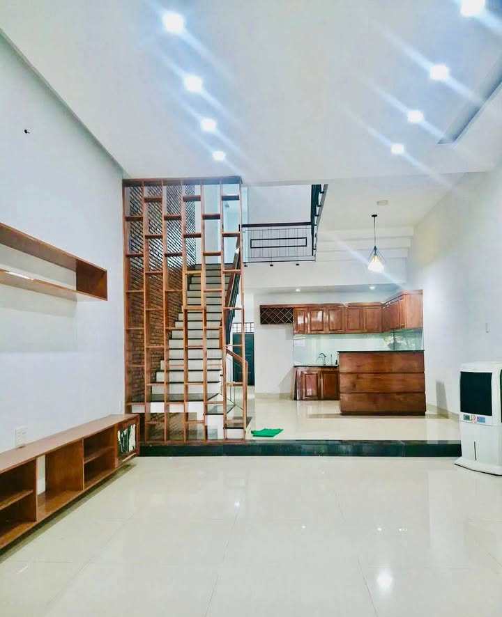 Nhà 3 tầng Đông Thạnh 2, 100m² giá 7 tỷ - Vị trí đắc địa gần Lê Đại Hành!
