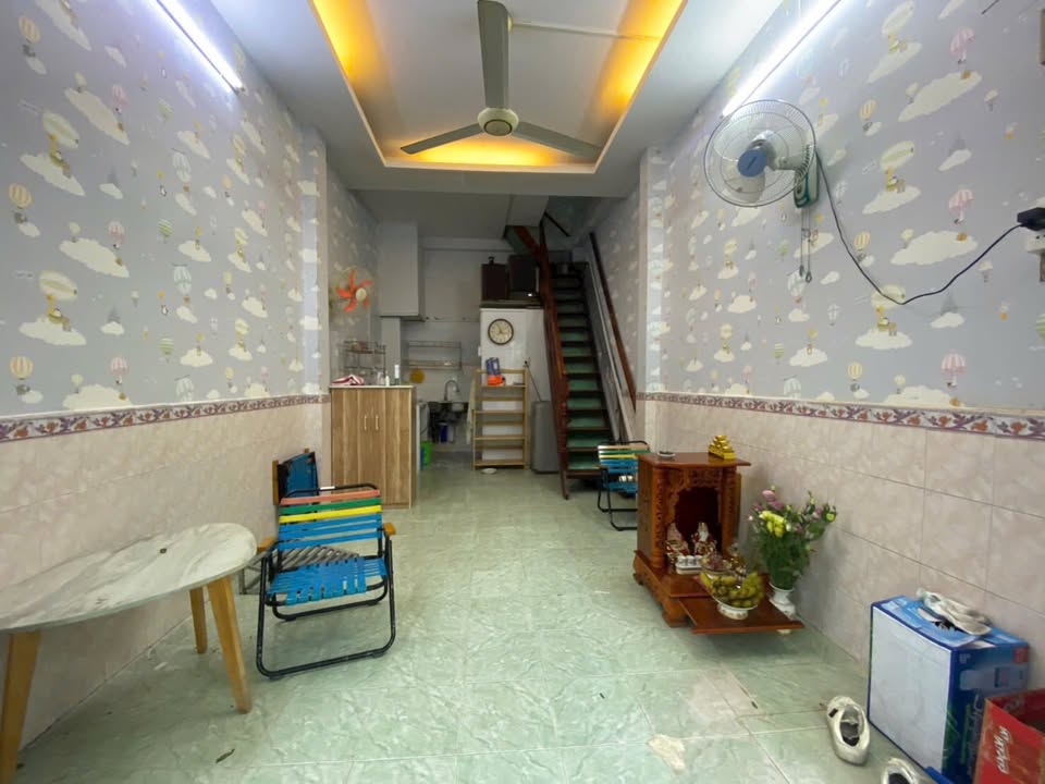 Nhà cho thuê mặt tiền hẻm chợ Nguyễn Sơn, Tân Bình 28m² - Nhà sạch đẹp, giá chỉ 8 triệu!