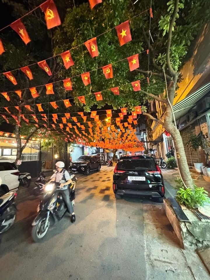 Nhà đẹp Văn Miếu 90m² giá 40 tỷ - Lô góc thoáng, ô tô đỗ cửa!