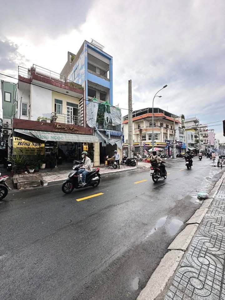 Bán gấp nhà mặt tiền Tân Định, Quận 1 - 80m² giá 29 tỷ - Đầu tư sinh lời!