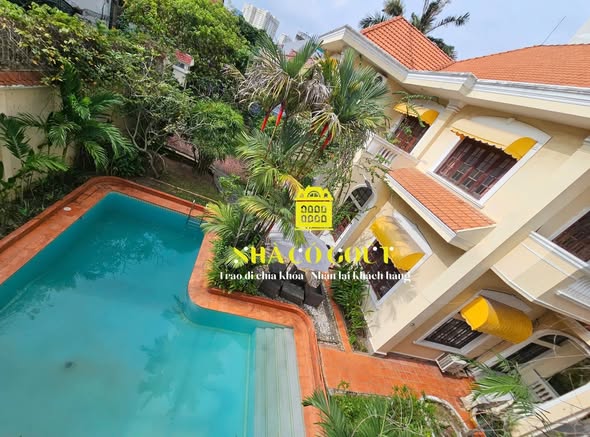 Townhouse cho thuê mặt tiền Thảo Điền 540m² - Nội thất cao cấp, sân vườn rộng rãi!