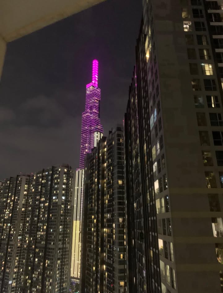 Căn hộ Vinhomes Central Park 80m² giá 9.9 tỷ - Hướng mát, sẵn sàng vào ở!