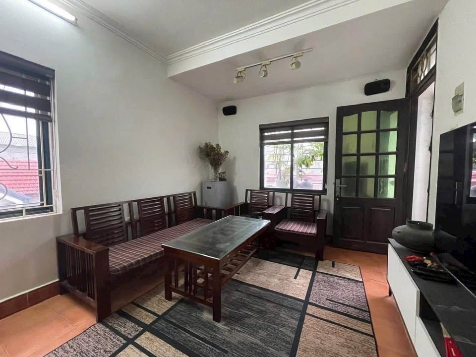 Căn hộ Tập thể Phú Thượng 50m² giá 3.5 tỷ - Lô góc ô tô sát nhà!