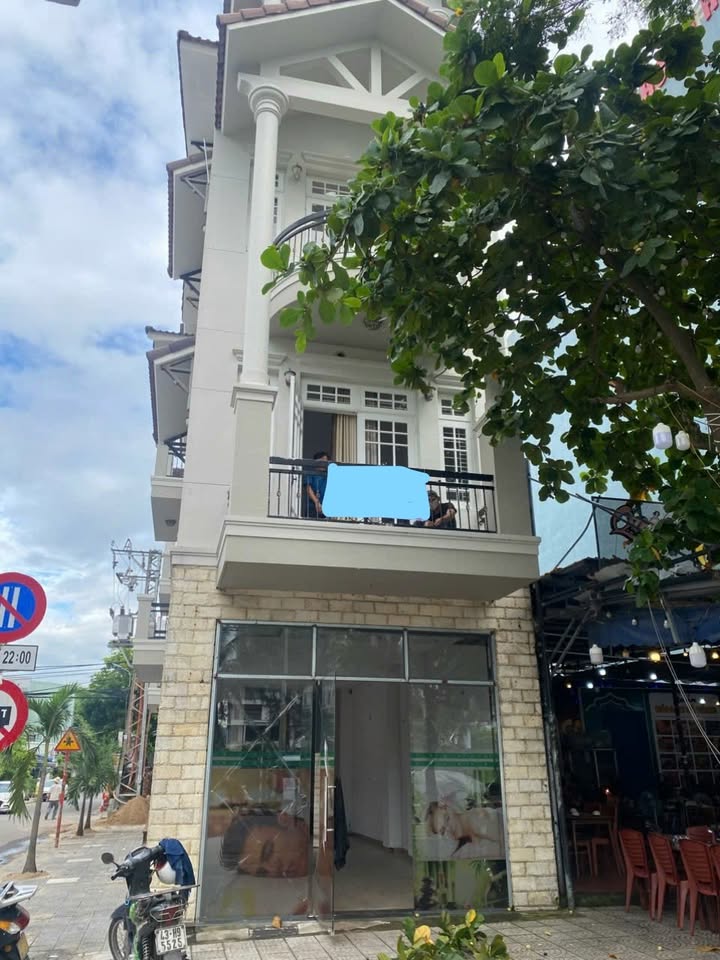 Nhà nguyên căn Nguyễn Tất Thành, Hải Châu, Đà Nẵng - 3 tầng, 4 phòng ngủ chỉ 25 triệu/tháng!