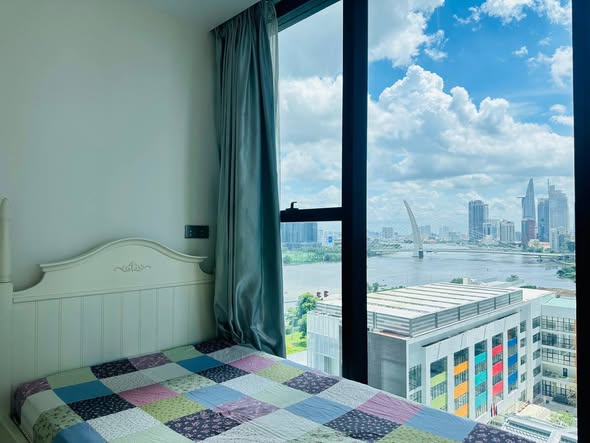Căn hộ Vinhomes Golden River quận 1 68m² giá 18 tỷ - View sông tuyệt đẹp!