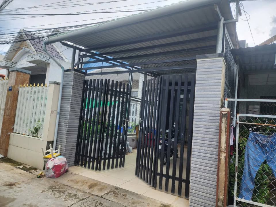 Nhà phố Đoàn Thị Nghiệp Mỹ Tho 100m² giá 2.8 tỷ - Thiết kế hiện đại, tiện ích đầy đủ!