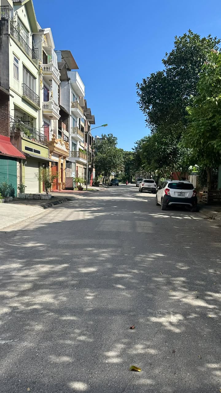 Đất TĐC Việt Hưng Long Biên 40m² giá thỏa thuận - Kinh doanh tiện lợi!