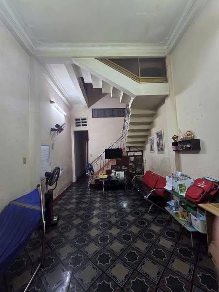 Nhà 2 tầng mặt tiền Trần Hưng Đạo - Hải Cảng, Quy Nhơn 62.28m² giá 4.9 tỷ - Kinh doanh thuận lợi!