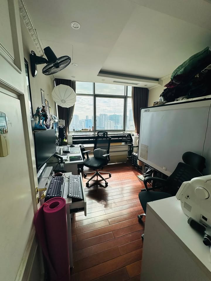 Căn hộ chung cư Eurowindow 27 Trần Duy Hưng 122m² giá 8 tỷ - Thiết kế hiện đại, đầy đủ tiện ích!