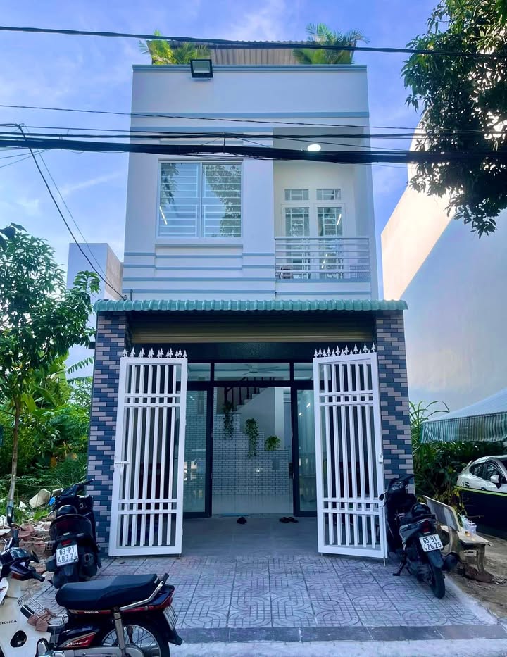 Nhà phố 2 tầng đường Tú Xương, Cần Thơ 90m² giá 5.899 tỷ - Vị trí đắc địa, tiện ích đa dạng!