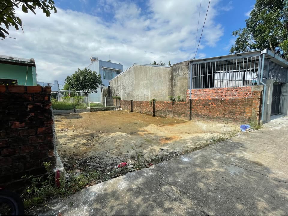 Đất nền Hòa Quý Ngũ Hành Sơn 100m² giá 2 tỷ - Đường ô tô thông suốt!