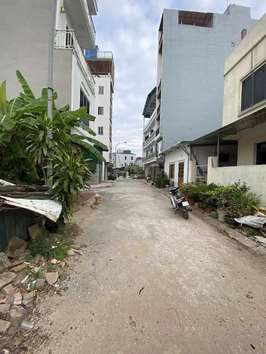 Đất TĐC Cự Khối 34m² giá 6.5 tỷ - Vỉa hè ô tô tránh thuận lợi!