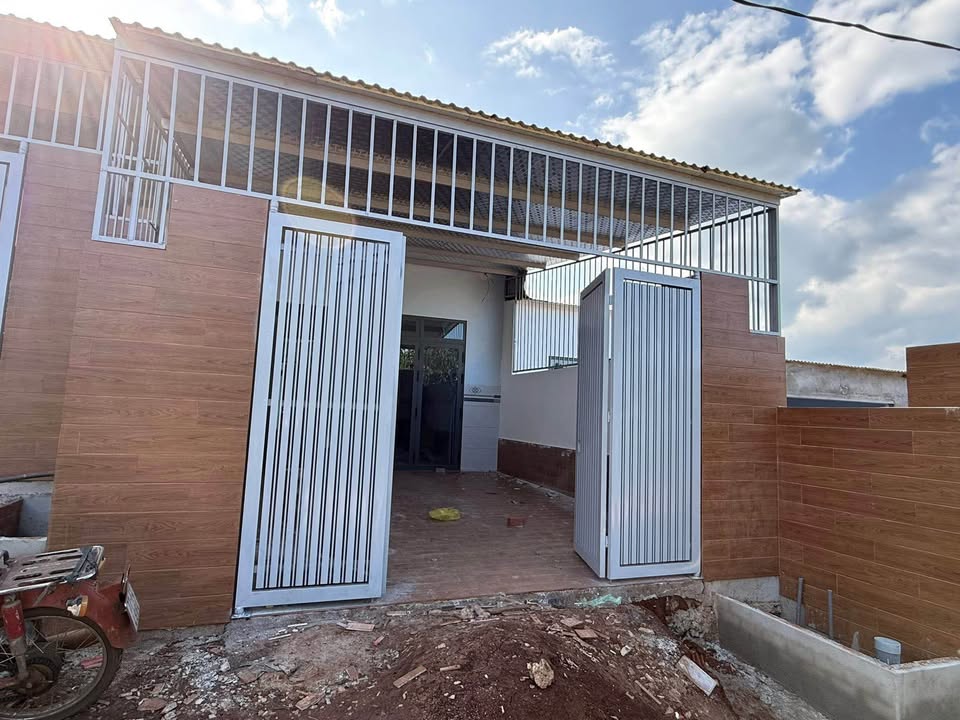 Nhà nguyên căn hẻm 327 Y Moan, Buôn Ma Thuột 100m² giá 1 tỷ - Dọn vào ở ngay!