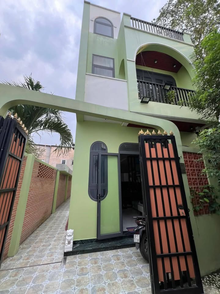 Nhà riêng Bà Điểm Hóc Môn 100m² giá 5.5 tỷ - Chính chủ xây tâm huyết!