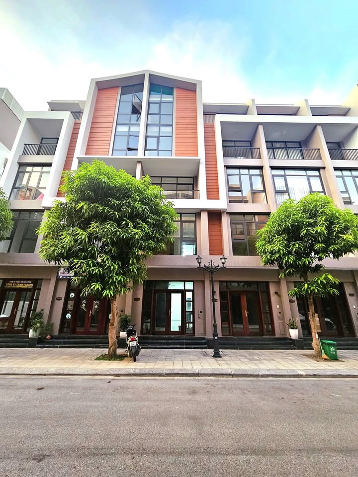 Townhouse liền kề VTĐ Nghĩa Trụ 60m² giá 12 tỷ - Nội thất hoàn thiện, thang máy