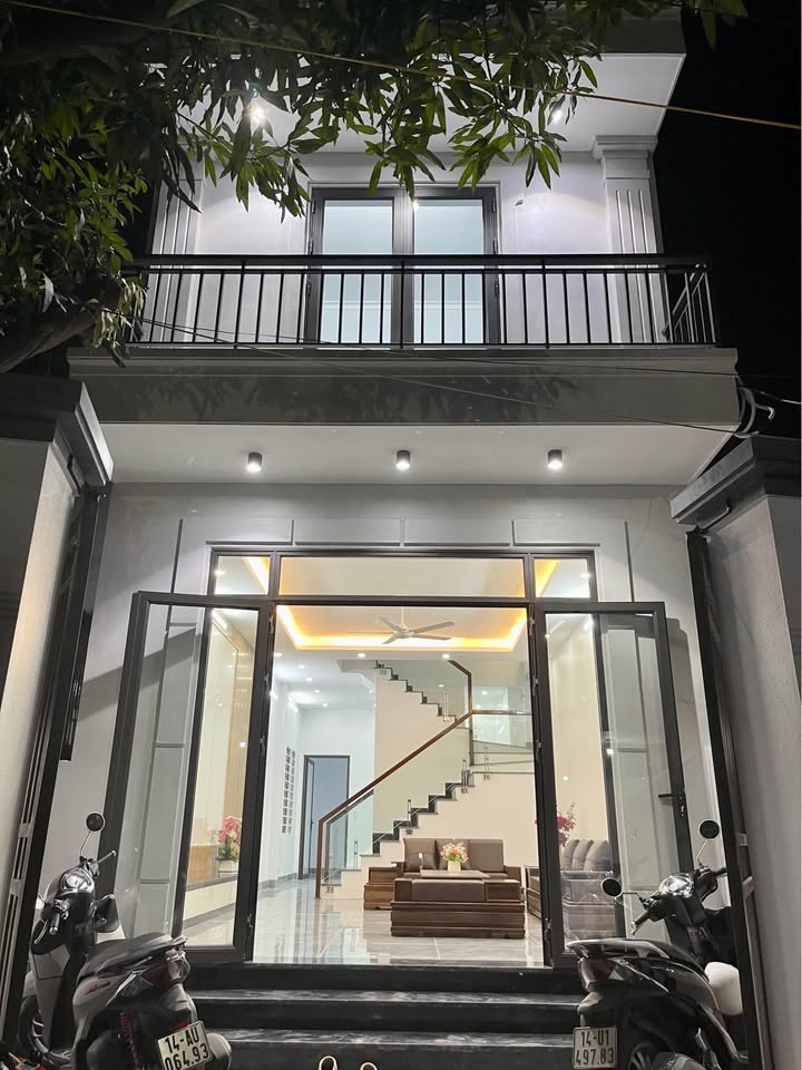 Nhà 2 tầng Cẩm Sơn, Quảng Ninh 100m² giá 1.8 tỷ - Sẵn sàng vào ở ngay!