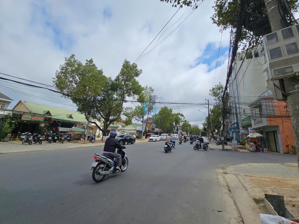 Cho thuê nhà mặt tiền đường Phù Đổng, Đà Lạt - 3 tầng, giá 35 triệu/tháng - Phù hợp mọi loại hình kinh doanh