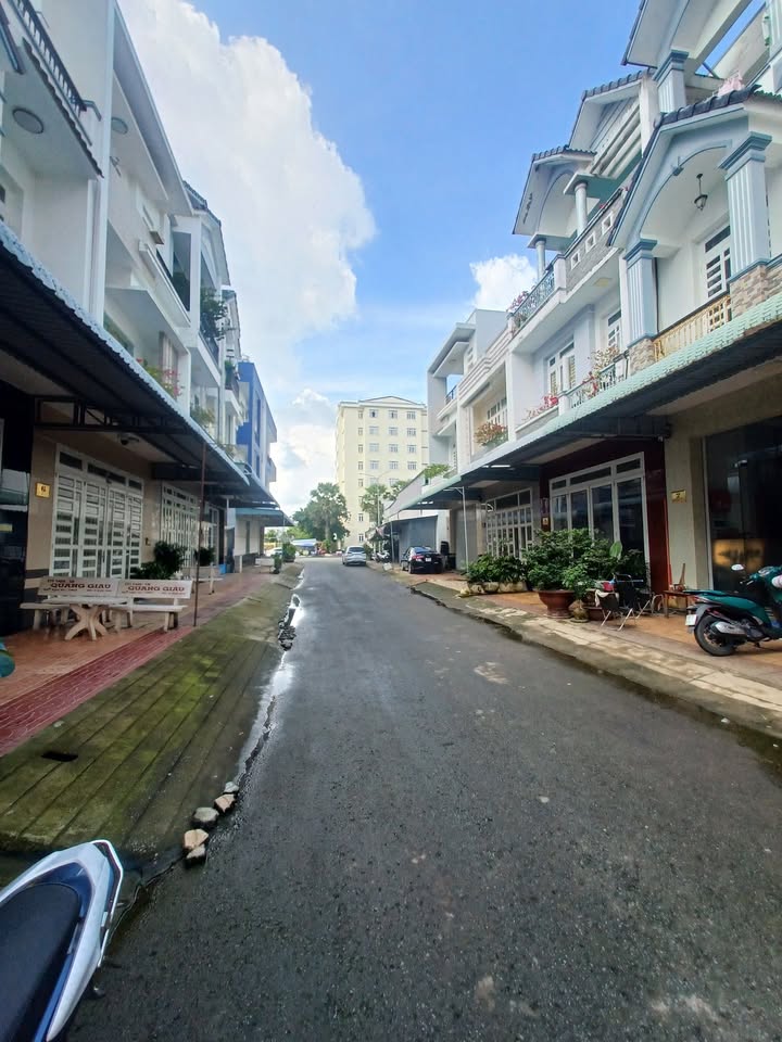 Nhà lầu KDC Hưng Phú 1, Cần Thơ 60m² giá 4,5 tỷ - Pháp lý sổ đỏ chính chủ!