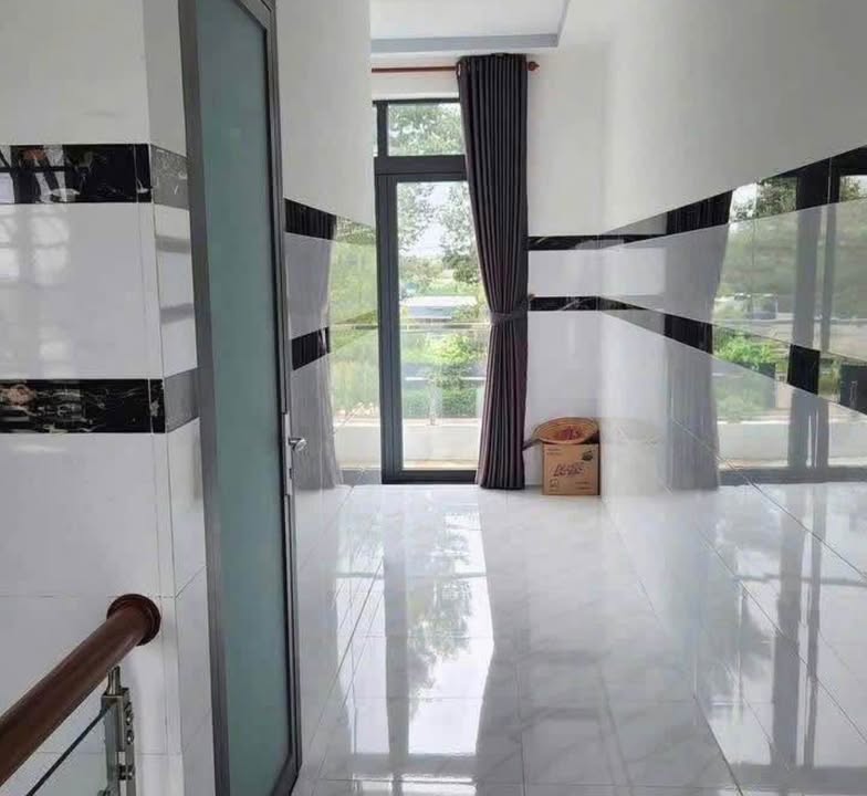 Nhà mặt tiền đường Hùng Vương, phường Tam Long, 160m² - Kinh doanh sầm uất!