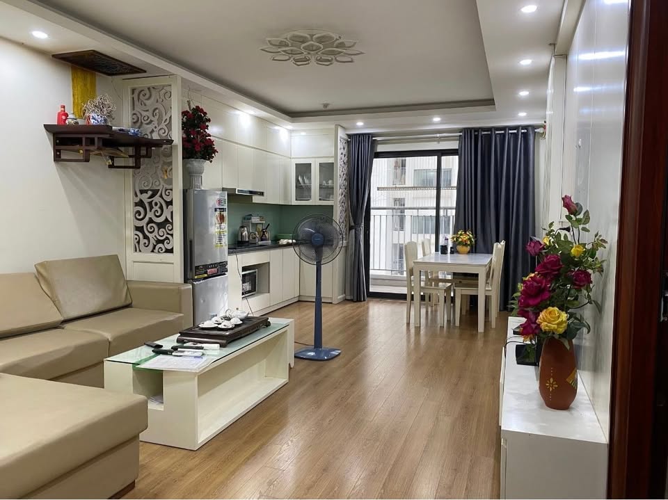 Căn hộ Central Point 219 Trung Kính 74m² giá 16 triệu - Nội thất đầy đủ, sẵn sàng vào ở!