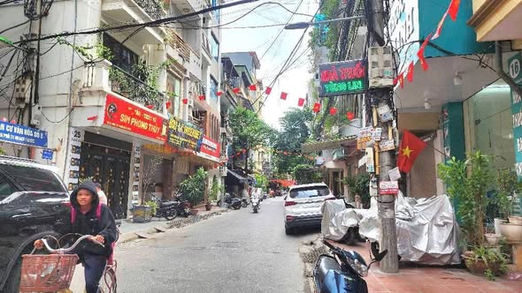 Mặt phố Pháo Đài Láng 82m² giá 30 tỷ - Lô góc 3 mặt thoáng, kinh doanh sầm uất!