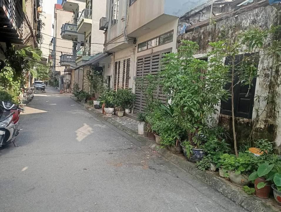 Đất nền Thạch Bàn 50m² giá 7 tỷ - Ngõ ô tô thông thoáng, vị trí đắc địa!