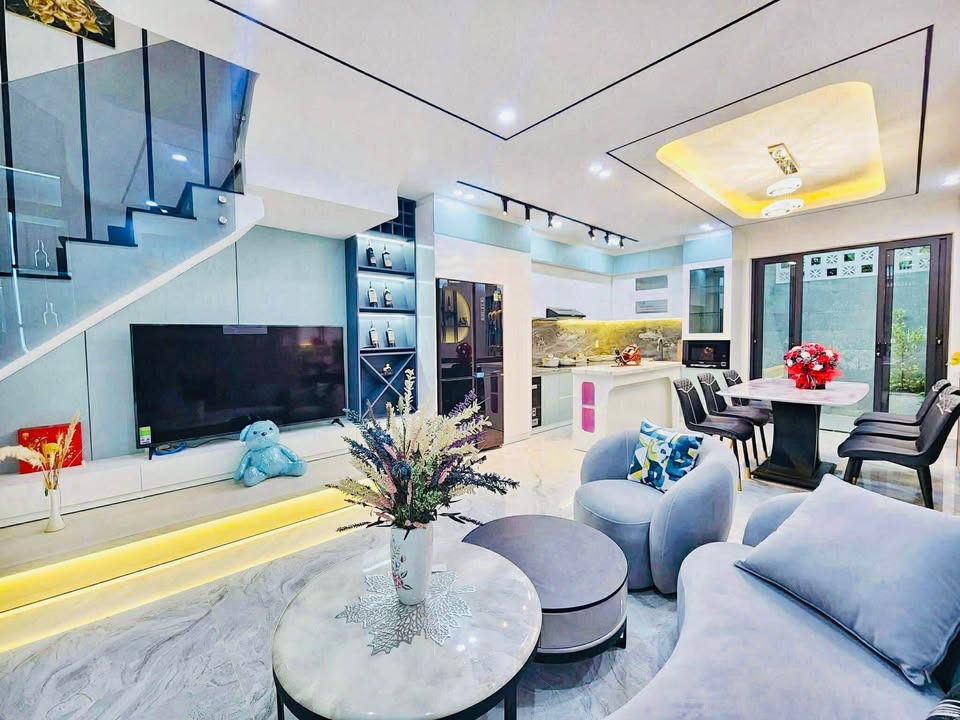 Nhà 3 Tầng cho thuê gần biển Dương Đức Hiền 75m² - Full nội thất cao cấp!