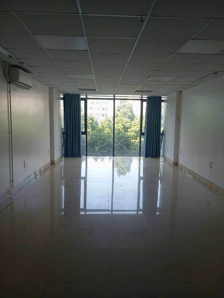 Cho thuê FrontHouse 80m² đường Lê Đức Thọ, Mỹ Đình - Giá 12 triệu/tháng, vị trí đắc địa!