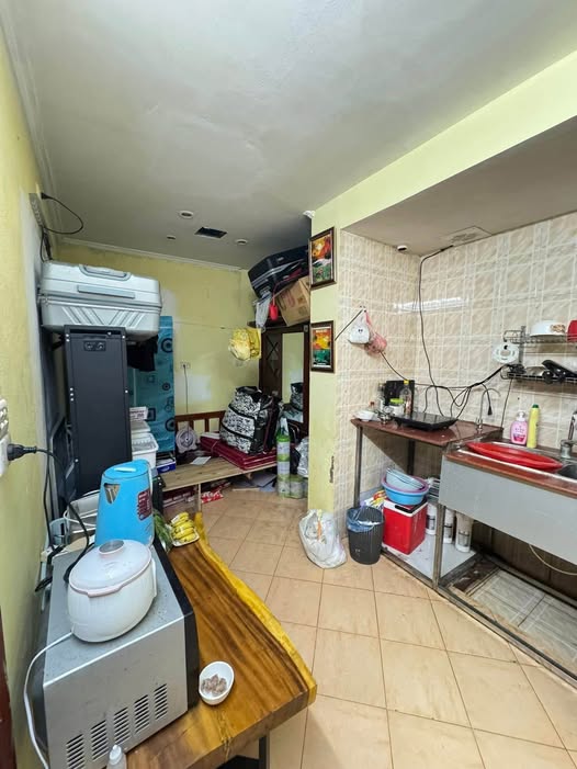 Căn hộ tập thể tầng 1 Láng Hạ 75m² giá 5.5 tỷ - Vị trí siêu đẹp, sổ đỏ chính chủ!