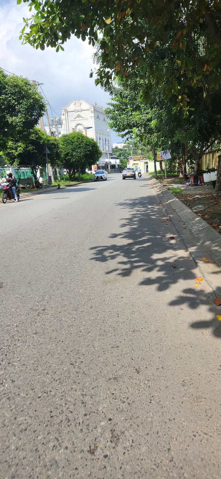 Nhà góc 3 tầng 90m² tại Quận 9 chỉ 5.7 tỷ - Đầu tư sinh lời ngay!