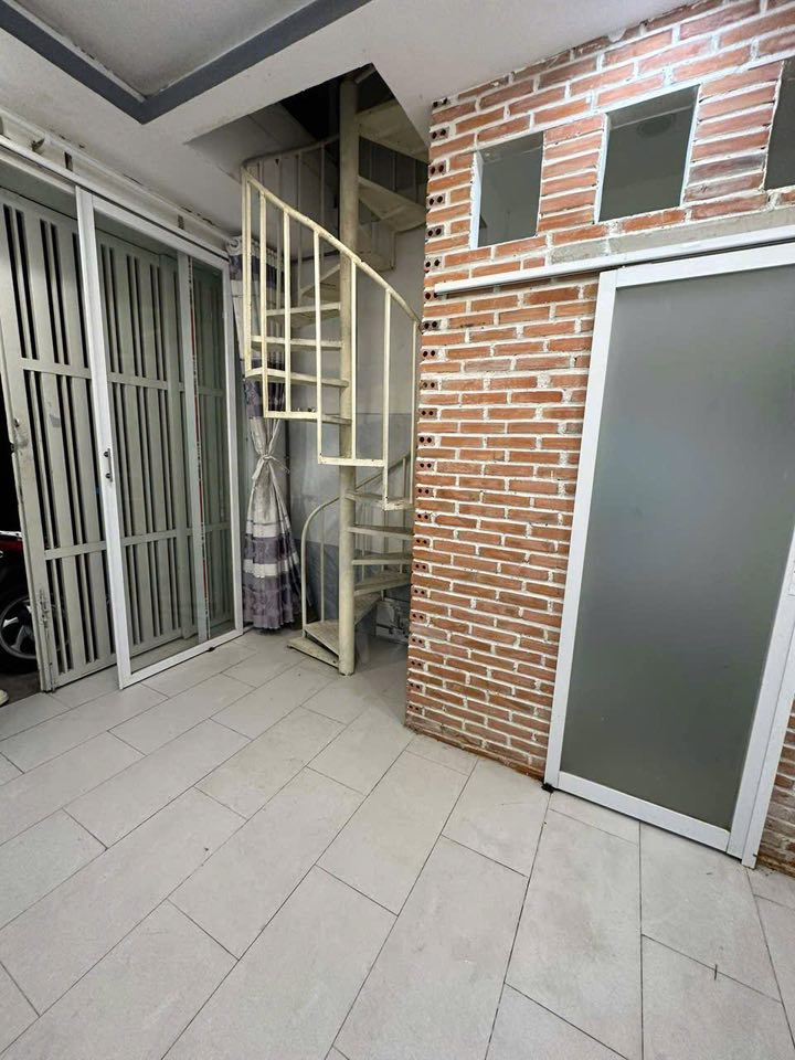 Nhà phố Tân Bình 11m² giá 2.3 tỷ - Chính chủ bán gấp!